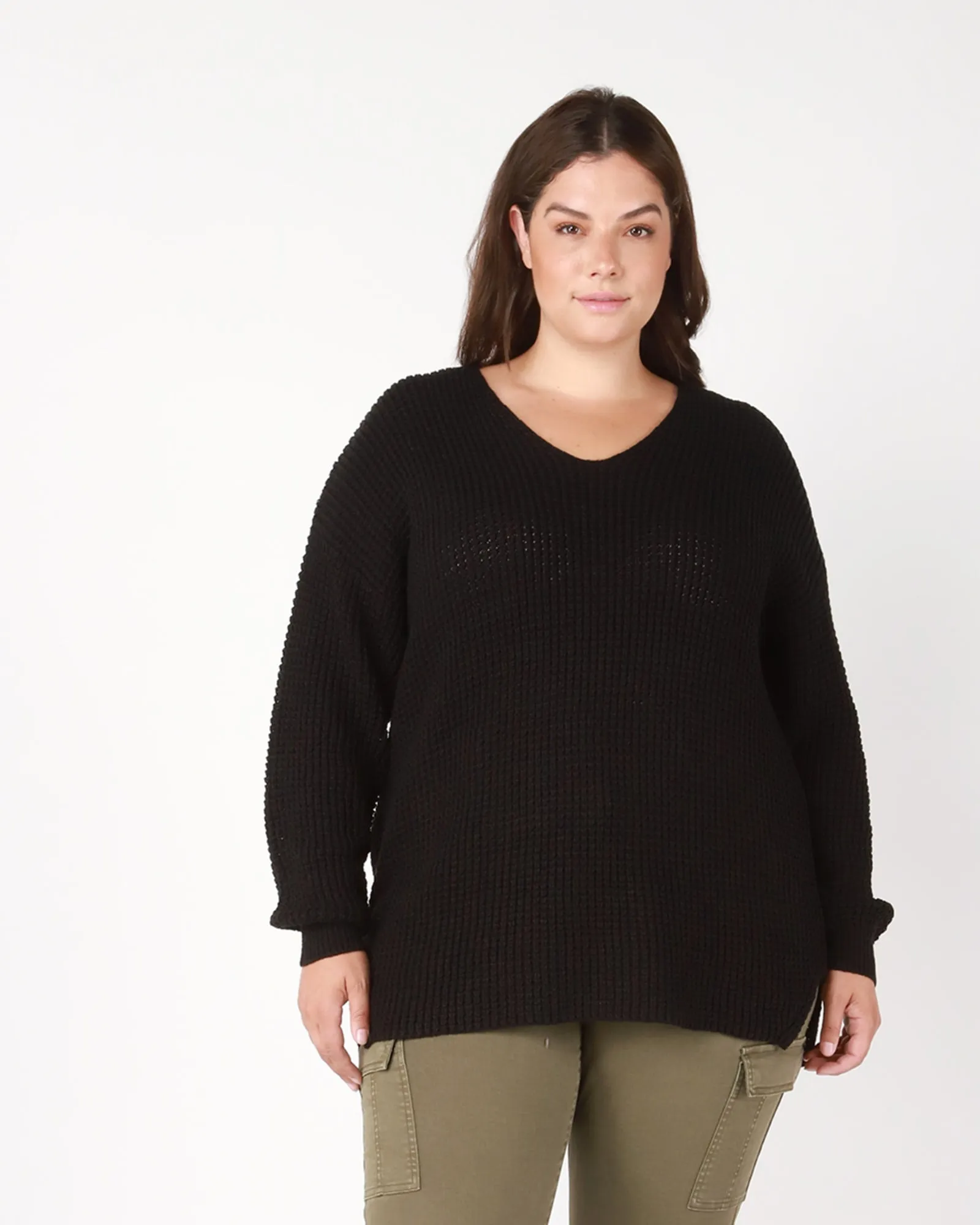 Bijou V-Neck Bevelled Hem Sweater | Black