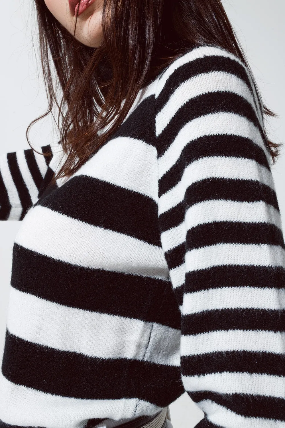 Turtleneck sweater with stripes in white and black